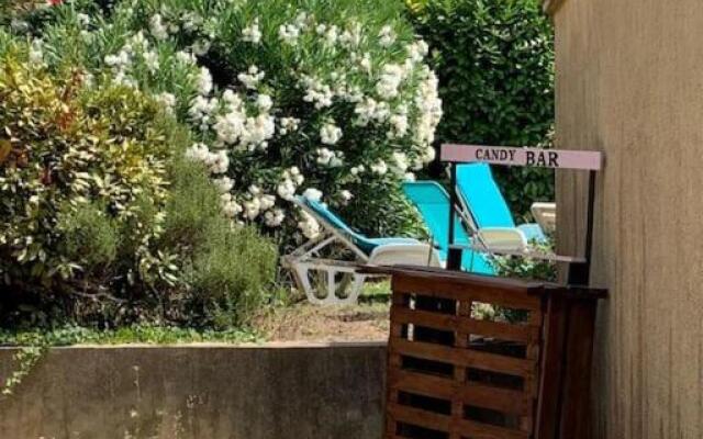 Villa Familiale avec Piscine au coeur de 1200m² de jardin..