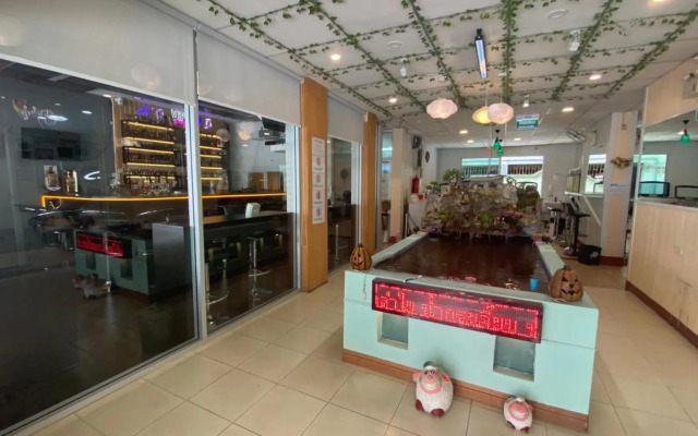 Alongkorn hotel by SB