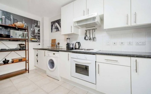 Modern 1 Bedroom Flat in Battersea