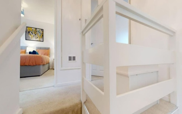 Parlaunt House - 3 Bedroom With Free Parking