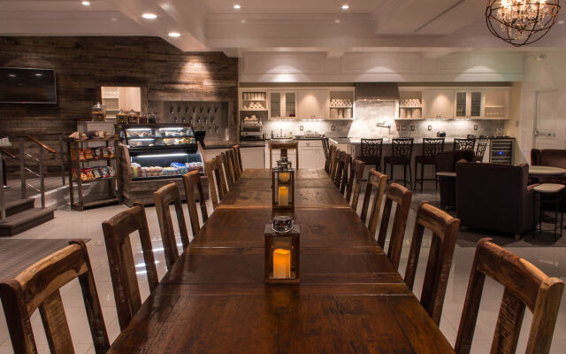 Bella Vista Hotel & Suites