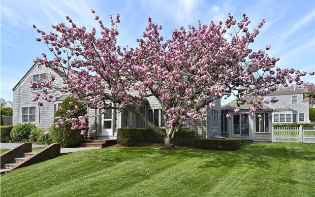 221 Shore Road - Nine Bedroom House