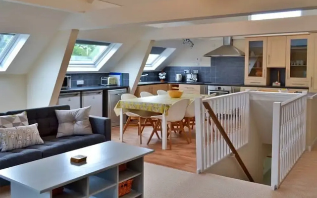 Lodge in Bovey Tracey With Pool & Countryside