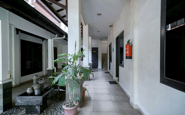 RedDoorz @ Avros Guest House Medan