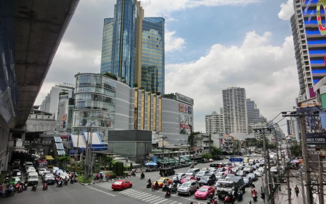 Bangkok Palace Hotel