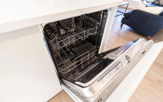 NEW Sleek & Stylish 2BD Flat - Heart of Haworth