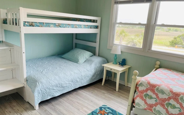 Turtley Paradise West 3 Bedroom Home by RedAwning