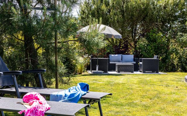 Luxurious, attractively furnished villa, 800 m. from the sea