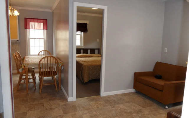 Seven Dwarfs Motel and Cabins