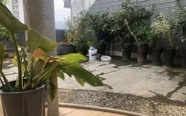 Cen Gong Snail House