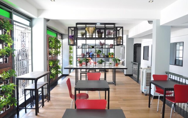 C Room (Chomchan) at Airport