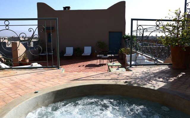 Riad Ain Khadra Khadra