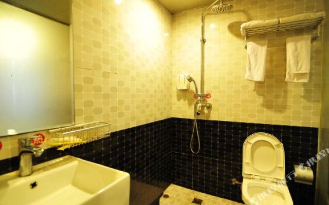Pai Hotel (Guiyang Dashandong Yunfeng Road Subway Station)
