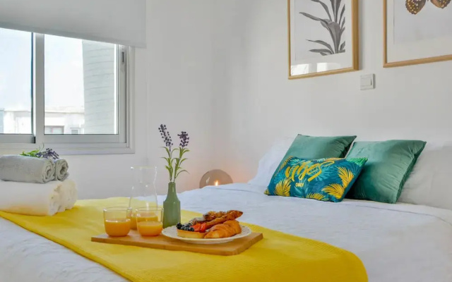 Phaedrus Living: Seaside Luxury Flat Lighthouse 67