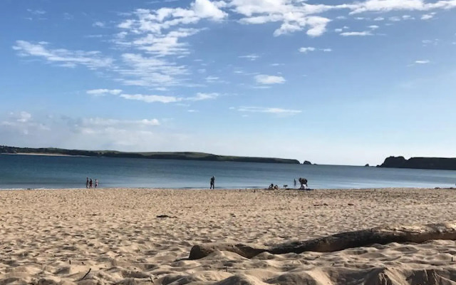 Apartment 3 Waterstone House - Sea Front Apartment Hot Tub