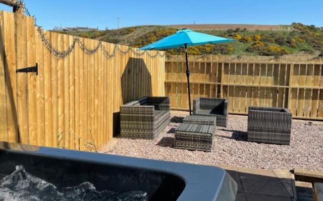 The Steading with 7 Seater Hot Tub Aberdeenshire