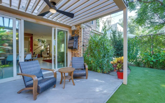 Near Nrg! Cozy + Private Houston Home w/ Garden