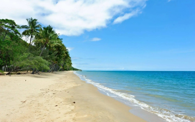 Ellis Beach Oceanfront Bungalows