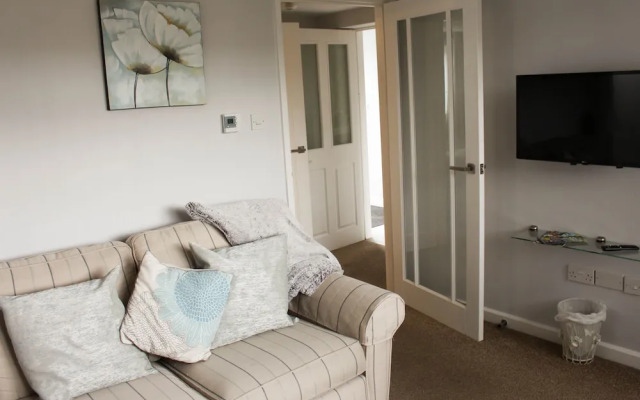 Perrys Impeccable 1-bed Apartment in Poole