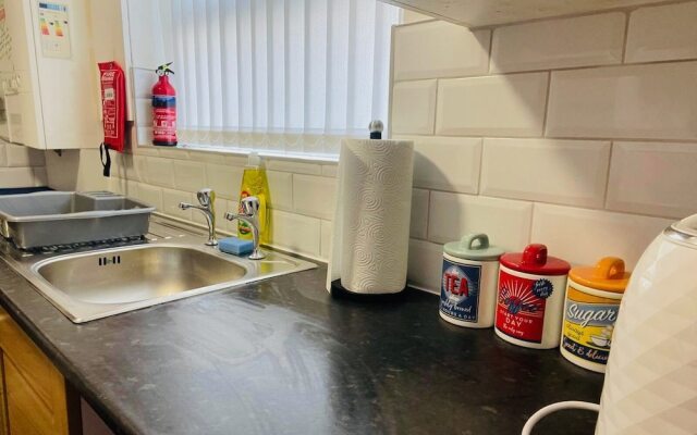 Remarkable 4-bed House in Bootle, Liverpool