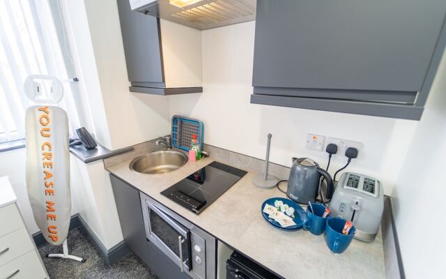 76 Bournbrook Road Equipped Studios Near QE