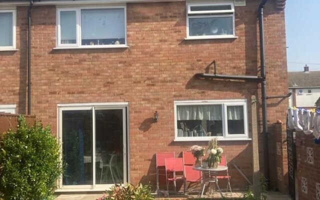 Stunning 3 -bed Semi Detached House in Cambridge