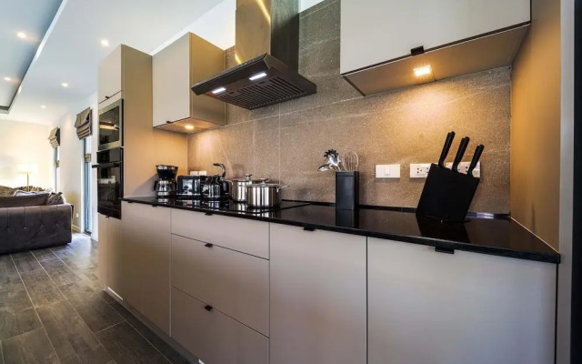 Modern 3 Bedroom Private Pool Villa -ML7