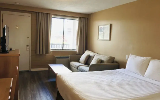 Thunderbird Motor Inn