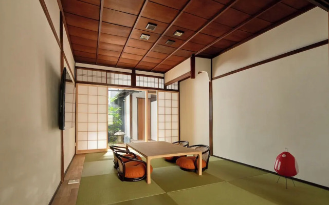 YADORU KYOTO HANARE Shirotaki No Yado