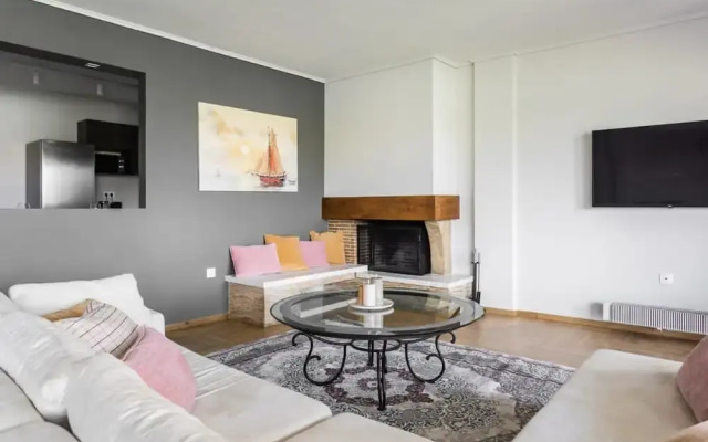 Spacious and Sunlit Seaside Flat