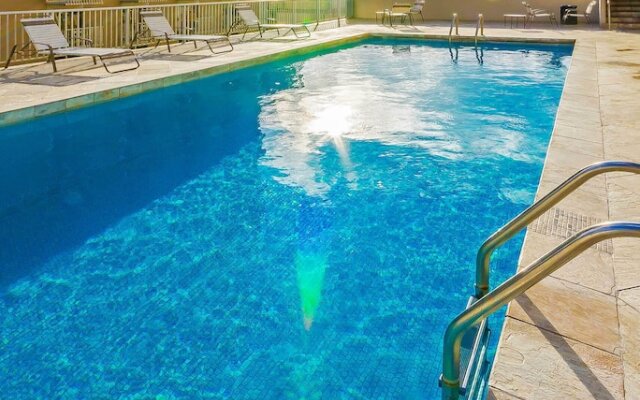 Marine Surf Waikiki w/ Beach Gear & Parking!