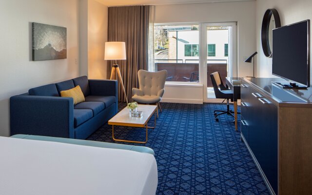 River's Edge Hotel Portland, Tapestry Collection by Hilton