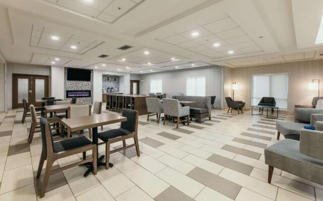Howard Johnson by Wyndham Bole Plaza Chengwu