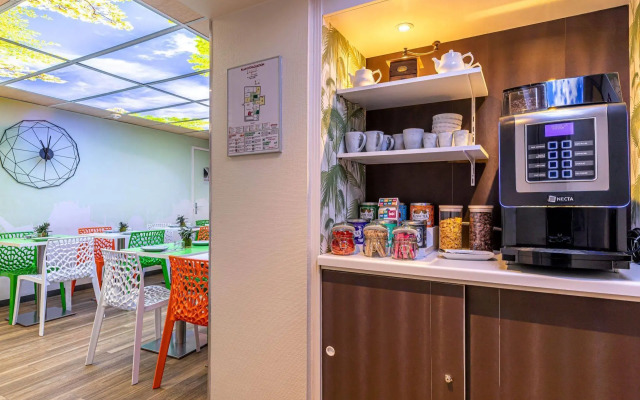 Hotel Ariane Montparnasse by Patrick Hayat