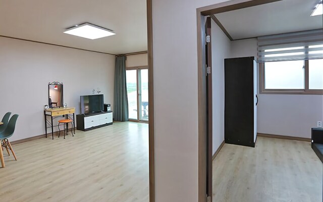 Sokcho Dal Beach Pension