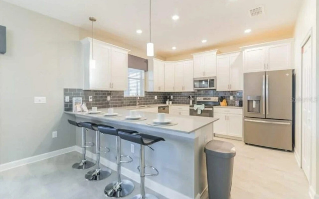 8912 Amazing Spacious Home