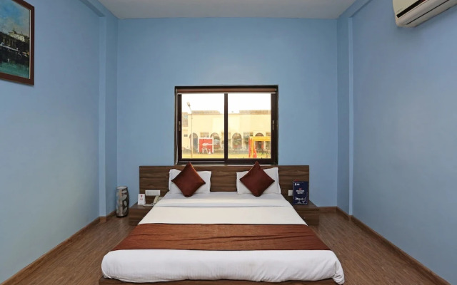 OYO 11939 Hotel Queens Club of India