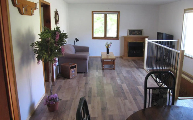 Quiet Bay Inn & Café