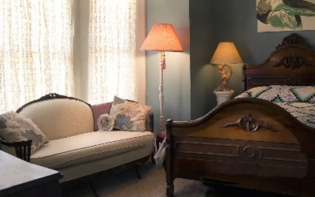 Alice's Snyder House Bed and Breakfast