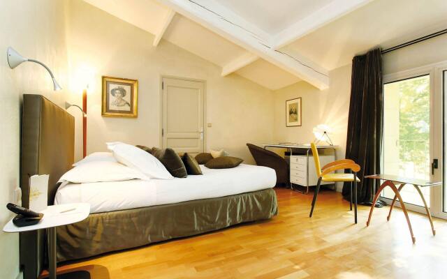 Hotel Château Des Alpilles