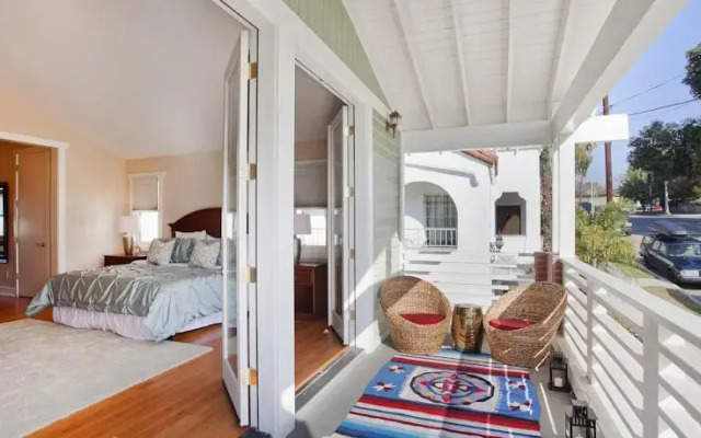 Downtown View Villa By Luxpads