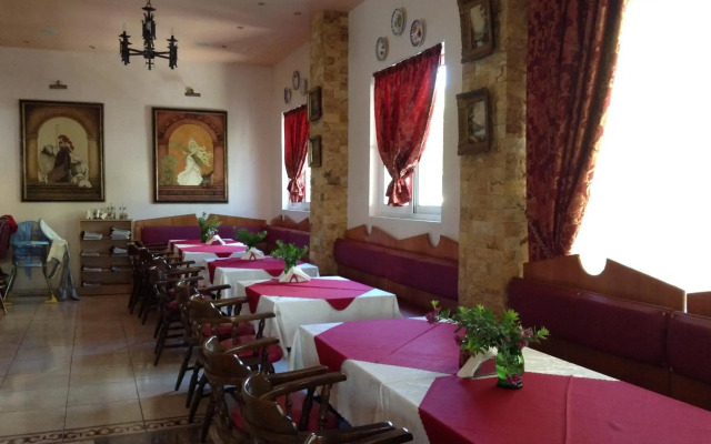 Arte Annapolis Inn