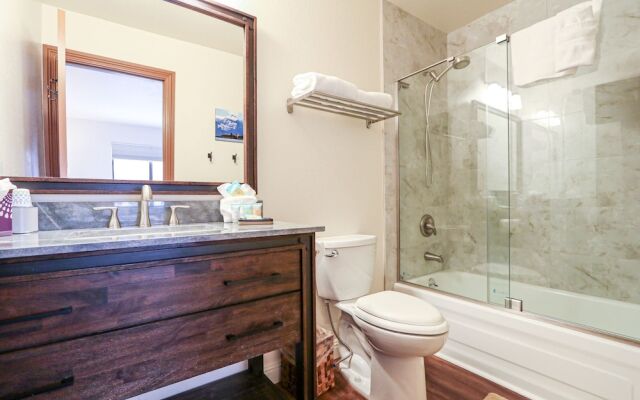 Snowflower 3 Remodeled and Modern, Private Washer Dryer with Fireplace by RedAwning