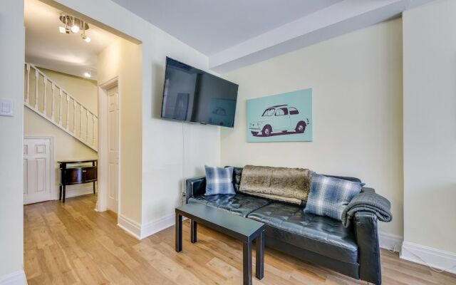 Newly Decorated 2BR Yorkville Home