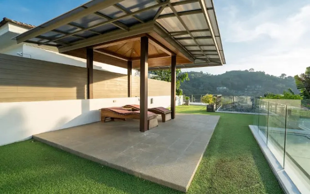 Tropical Pool Villa With Private Rooftop