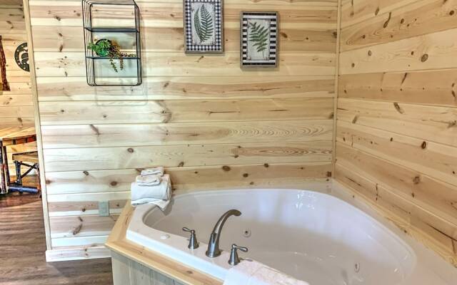 Cricket Hill Lodge & Cabins