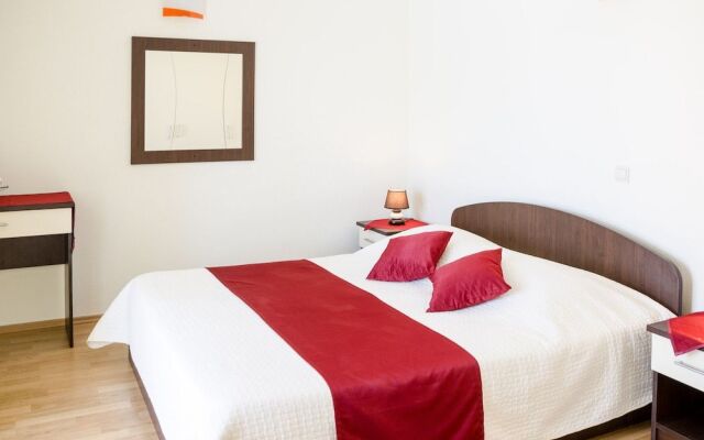 Holiday Villa Perna with Swimming Pool