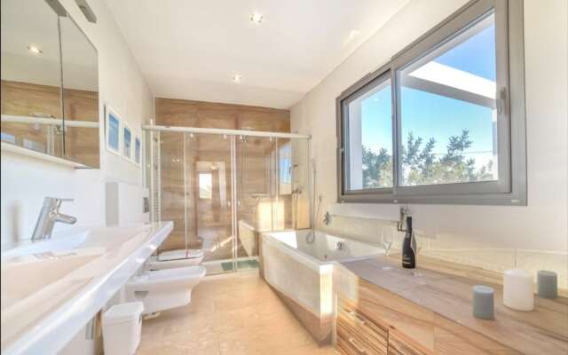 Villa - 5 Bedrooms with Pool and WiFi - 104980