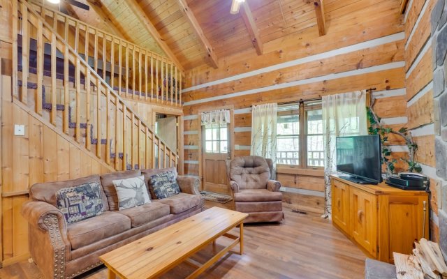 Gatlinburg Cabin w/ Pool Table ~ 6 Mi to Downtown!