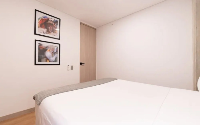 Panoramic 3 BR w/ Balcony in Laureles Medellín